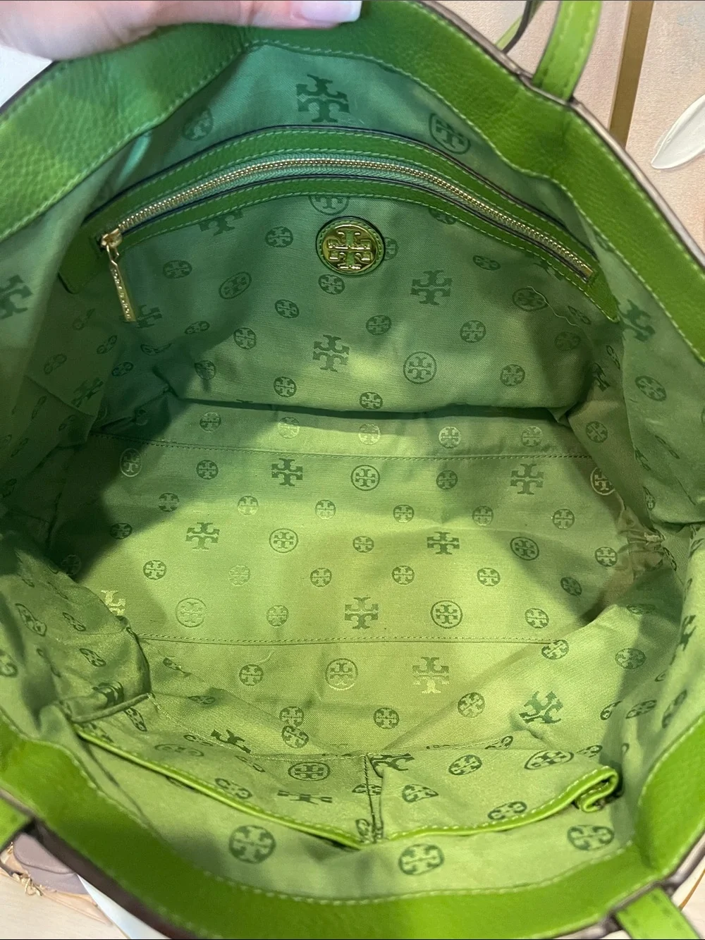 Tory Burch Green Leather Tote with Logo Accent